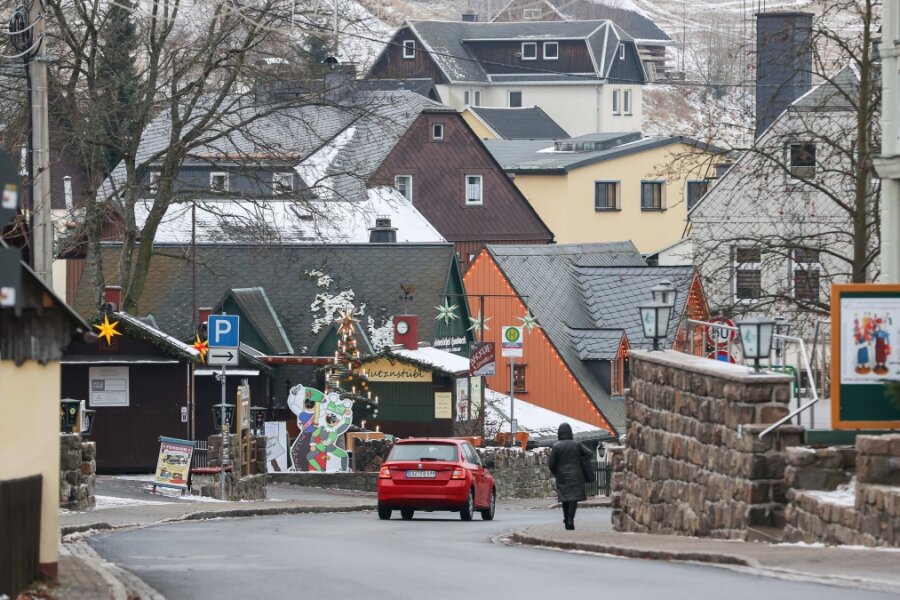 Leere Straßen in Seiffen. Der sonst in der Weihnachtszeit bei Touristen so beliebte Ort wirkt derzeit fast menschenleer.