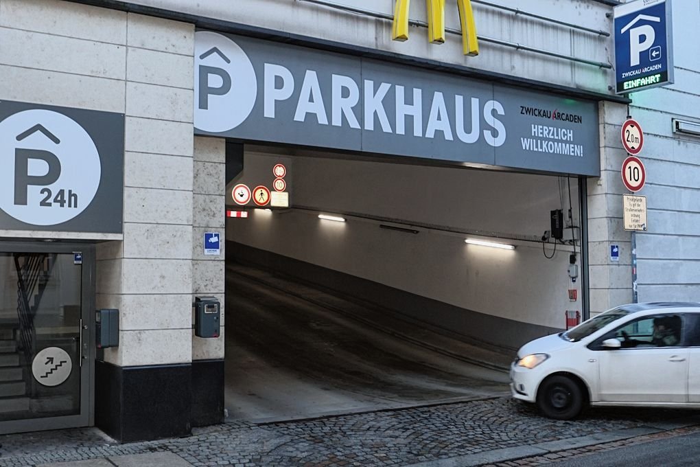 Elegantes Conti Parkhaus Mnchen Bilder