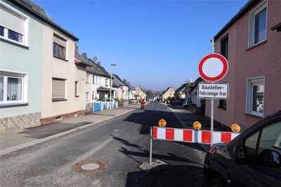 Zwickau: Bauarbeiten an der Karl-Marx-Straße im Stadtteil Auerbach sollen im März enden - Seit dem vorigen Jahr bauen die Wasserwerke in der Karl-Marx-Straße. In Kürze sollen die Arbeiten beendet sein.