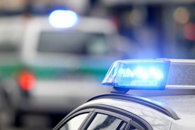 Zwickau: Berauscht, ohne Führerschein und mit gestohlenem Kennzeichen geflüchtet - 