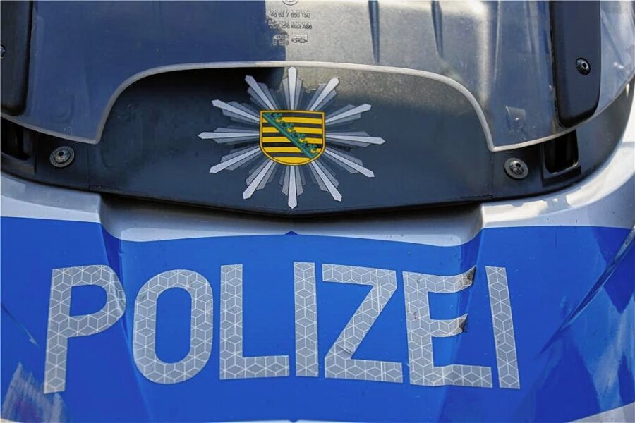 Zwickau: Betrunkener E-Roller-Fahrer baut Unfall - Eine Polizeistreife trifft auf einen gestürzten E-Roller-Fahrer. Letzterer war alkoholisiert.