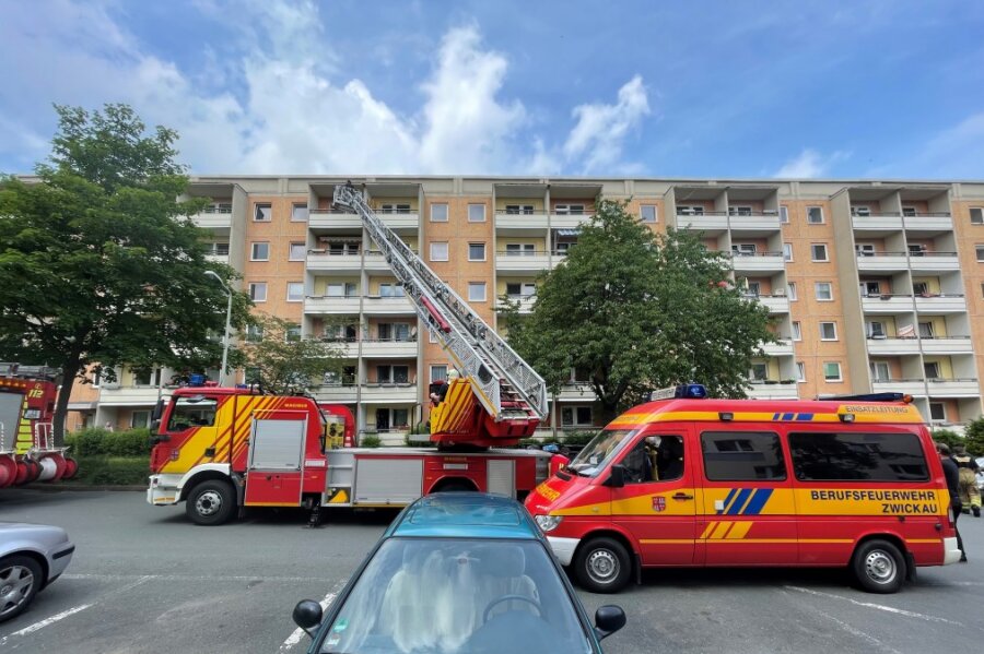 Zwickau: Brand in Neuplanitzer Mehrfamilienhaus - 