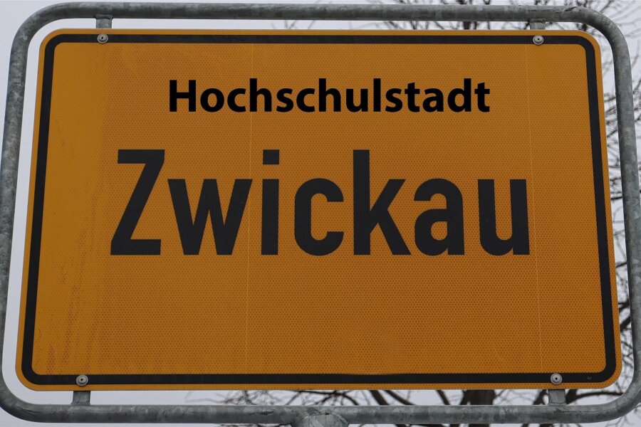 Zwickau darf sich jetzt offiziell Hochschulstadt nennen – welche Folgen hat das? - So wie auf dieser Montage könnten die Ortseingangsschilder der Stadt Zwickau künftig aussehen.