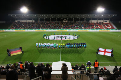 Zwickau erlebt U-21-Länderspiel - 14. November 2017: Vorm U-20-Länderspiel zwischen Deutschland und England im Stadion Zwickau.