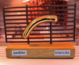 Zwickau hat beste Grillwurst Europas - Mit der Goldenen Grillwurst hat Tilo Elfruth im März in den Niederlanden den Europameistertitel errungen. 
