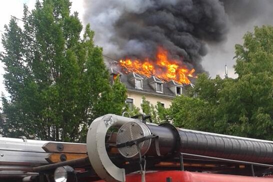 Zwickau: Hotel Wagner brennt lichterloh - 