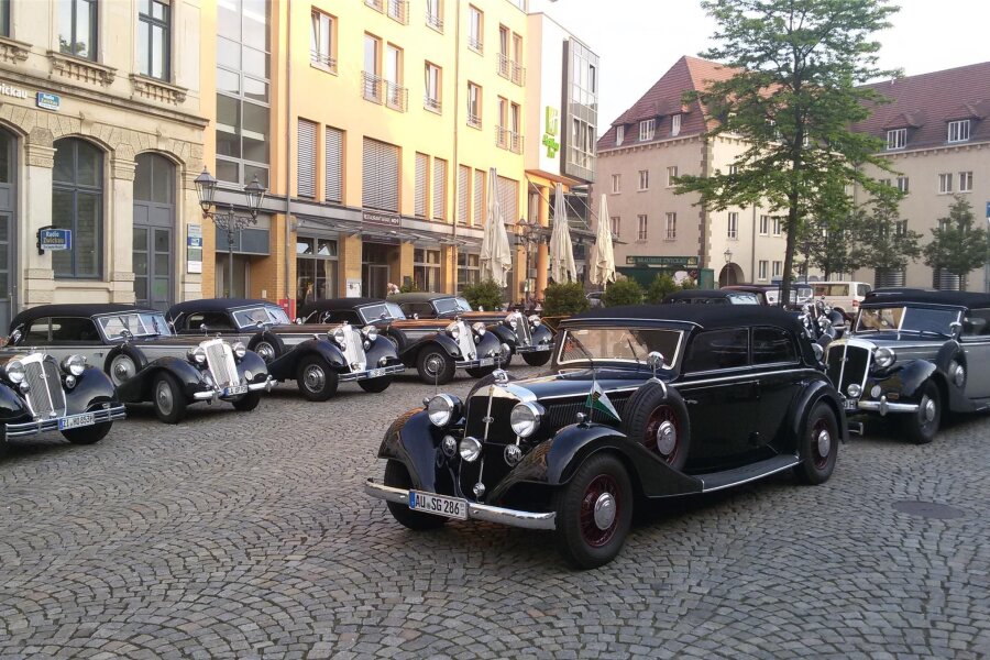 Zwickau: Jubiläumsfahrt erinnert an August Horch - So ähnlich wird es am 28. und 29. Mai wieder in Zwickau aussehen, wenn Horch-Fahrzeuge die Stadt ansteuern.