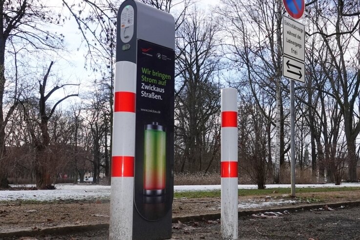 Zwickau macht bei Ladesäulen Tempo - Die neu gebauten Ladesäulen an der Lessingstraße sind laut Stadtverwaltung mit 50 Prozent Belegung am besten ausgelastet. 