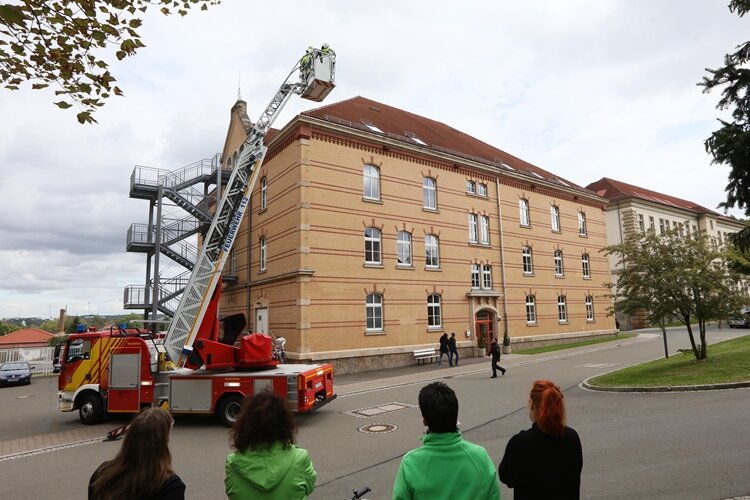 Zwickau: Mann auf Dach ruft Retter auf den Plan - 