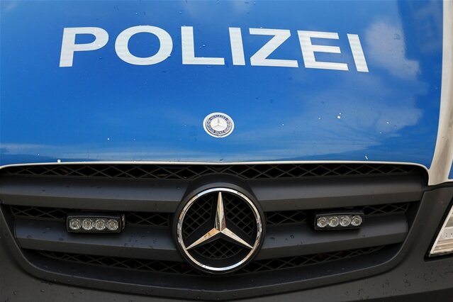 Zwickau: Mann entblößt sich vor zwei Frauen - 