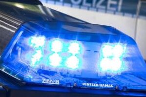 Zwickau: Mann verletzt Kontrolleur in Straßenbahn - 