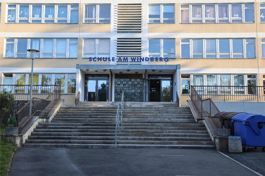 Zwickau: Mit der Schule am Windberg wird das letzte als Plattenbau errichtete Schulhaus saniert - Ab dem Ende des derzeitigen Schuljahres soll die Schule am Windberg für 6,75 Millionen Euro saniert werden.