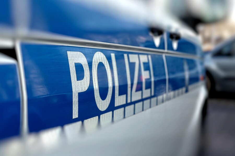 Zwickau: Mopedteile aus Garage gestohlen - Die Polizei sucht Zeugen zu einem Einbruch an der Mommsenstraße.