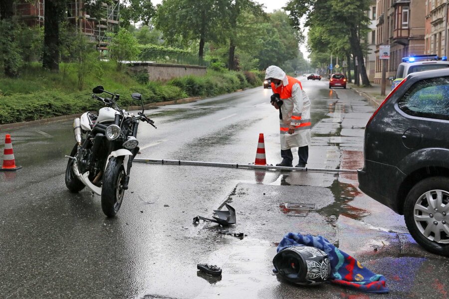Zwickau: Motorradfahrer bei Zusammenstoß schwer verletzt - 