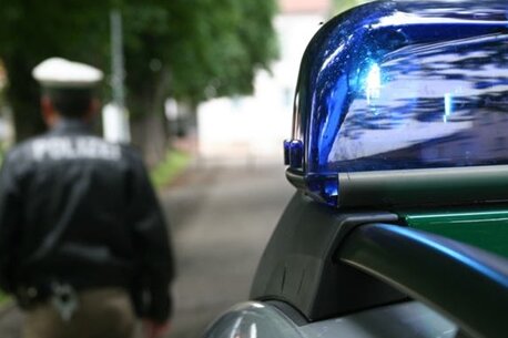 Zwickau/Niedercrinitz: Verkehrssünder steigt nach Urteil wieder ins Auto - 