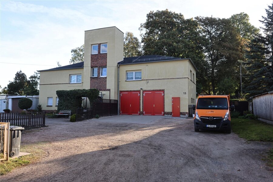 Zwickau-Oberhohndorf: Erste Abrissarbeiten am Neubauvorhaben Feuerwehrgerätehaus - Das Feuerwehrgerätehaus der Freiwilligen Feuerwehr Oberhohndorf soll einen Neubau erhalten.