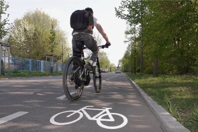 Zwickau ringt sich zu Radkonzept durch - Schutzstreifen für Radfahrer wie hier entlang der Horchstraße in Zwickau werden von Experten als sicherer eingeschätzt als separate Radwege. 