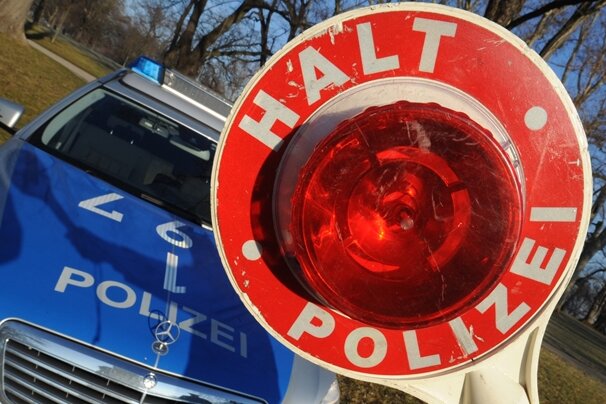 Zwickau: Simson-Fahrer nach Flucht vor der Polizei verletzt - Symbolbild