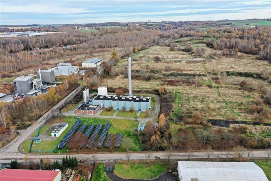 Zwickau: Solarpark soll eine weitere Hürde nehmen - Hinter dem Biomasse-Heizkraftwerk ist ein Solarpark geplant. 