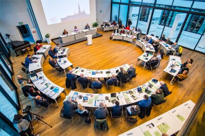 Zwickau: Stadtratsausschuss für Glasfaserausbau kann weiter arbeiten - Der Ausschuss zum Thema Glasfaserausbau kann bis zum Ende der Legislaturperiode weiterarbeiten.