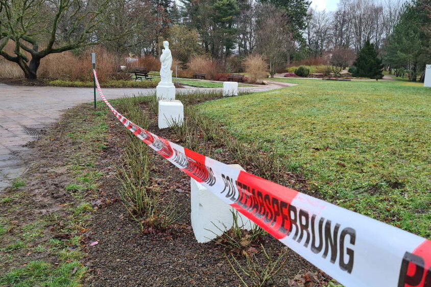 Zwickau: Statuen im Park umgeworfen - 