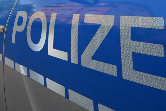 Zwickau: Totalschaden - 23-Jähriger schrottet neuen Golf - 