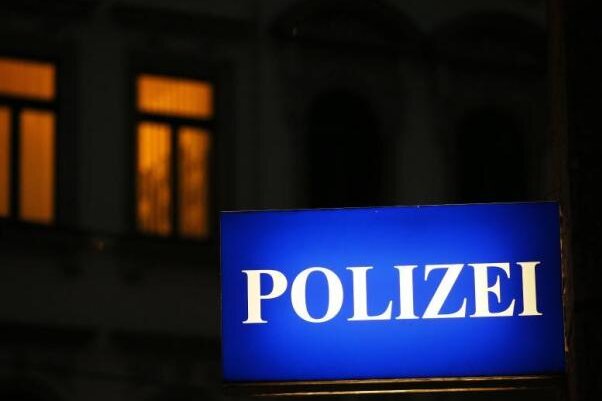 Zwickau: Tramfahrer fährt Frau direkt zur Polizei - 