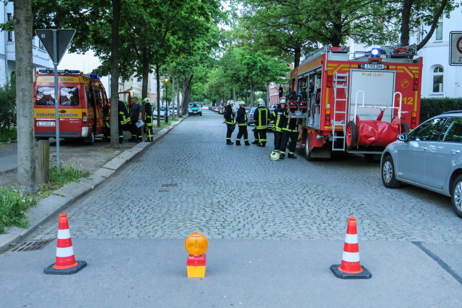 Zwickau: Wohnung nach Küchenbrand nicht mehr bewohnbar - Am Donnerstagabend wurden Feuerwehr und Polizei zu einem Küchenbrand in Zwickau gerufen.