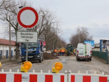 Zwickau zittert: Wo bricht die nächste Leitung? - Nach der Reichenbacher ist auch die Bürgerschachtstraße, die als Umleitung diente, wegen eines Wasserrohrbruchs gesperrt.