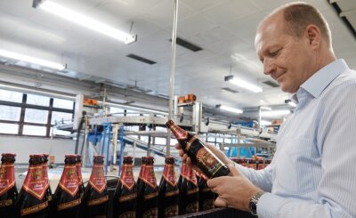 Zwickauer Brauerei erhält erneut Goldmedaille für Bock Dunkel - Der geschäftsführende Gesellschafter Jörg Dierig freut sich, dass das Mauritius Bock Dunkel jetzt zum neunten Mal mit einer Goldmedaille ausgezeichnet wurde.