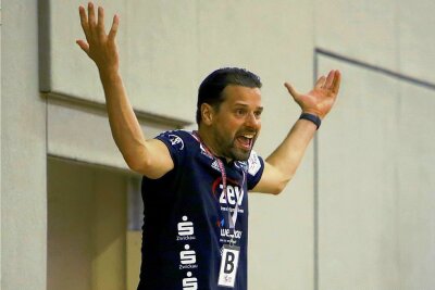 Zwickauer Handballerinnen wollen Frust in Motivation umwandeln - Norman Rentsch, Cheftrainer des BSV Sachsen Zwickau, versteht die Handballwelt momentan nicht so ganz. 