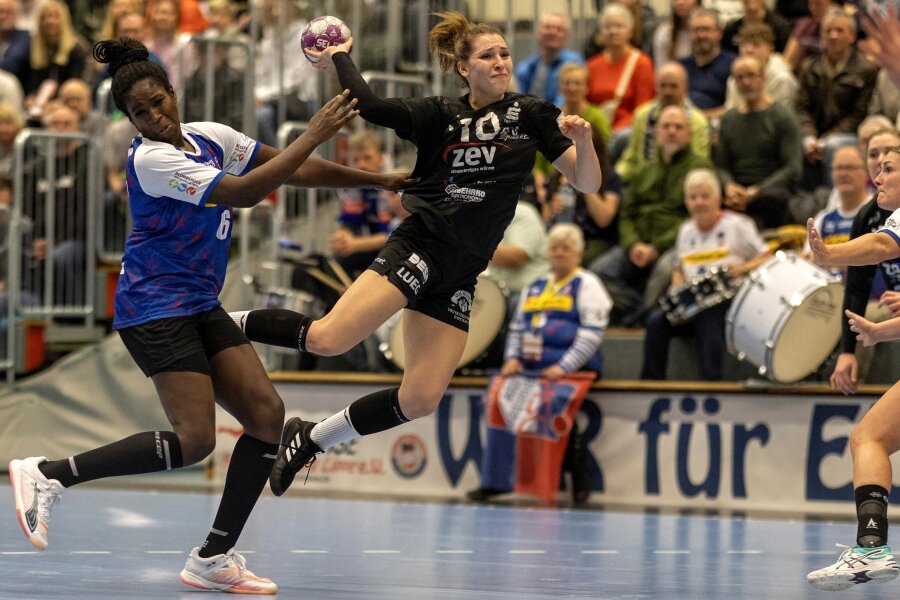 Zwickauer Handballfrauen kassieren klare Niederlage bei der HSG Blomberg-Lippe - So frei zum Wurf wie in dieser Szene Rita Lakatos kamen die Zwickauerinnen kaum.
