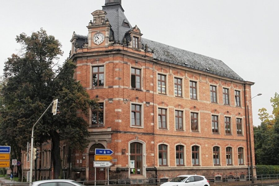 Zwickauer Humboldtschule evakuiert - Die Zwickauer Humboldtschule musste am Montagmorgen vorübergehend evakuiert werden.
