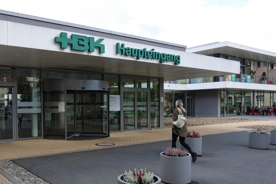Zwickauer Klinikum braucht Finanzspritze von der Stadt - Ziemlich viel Geld hat das Heinrich-Braun-Klinikum bereits in seine Gebäude investiert, seit 2009 insgesamt 150 Millionen Euro. Noch einmal dieselbe Summe soll bis 2030 verbaut werden.