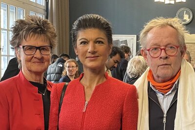 Zwickauer Neurochirurg Warnke will für Wagenknecht-Partei nach Brüssel - Sind jetzt Mitglieder derselben Partei: Sabine Zimmermann, Sahra Wagenknecht und Jan-Peter Warnke (von links).
