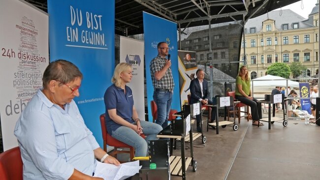 Die Zwickauer OB-Kandidaten auf der Bühne: Ute Brückner (Die Linke), Kathrin Köhler (CDU), Michael Jakob (parteilos), Andreas Gerold (AfD) und Constance Arndt (Bürger für Zwickau).