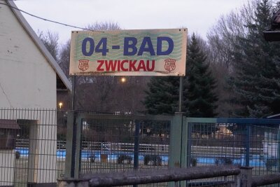 Zwickauer Oberbürgermeisterin will Freibad "Nulle" stilllegen - Der traurige Eindruck täuscht nicht. Das seit vergangenem Jahr geschlossene Bad ist ein Sanierungsfall. 
