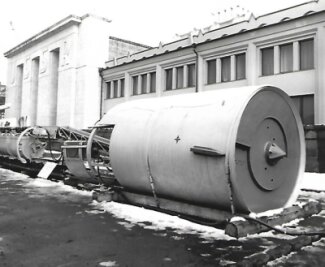 Zwickauer profilieren sich mit Tunnelbau - Der sowjetische Vortriebsschild D 2100 - hier präsentiert auf der Leipziger Messe - kam im Produktionsbereich Zwickau zum Einsatz. Er eignete sich mit seiner Abbauscheibe vor allem für sandigen Boden. 