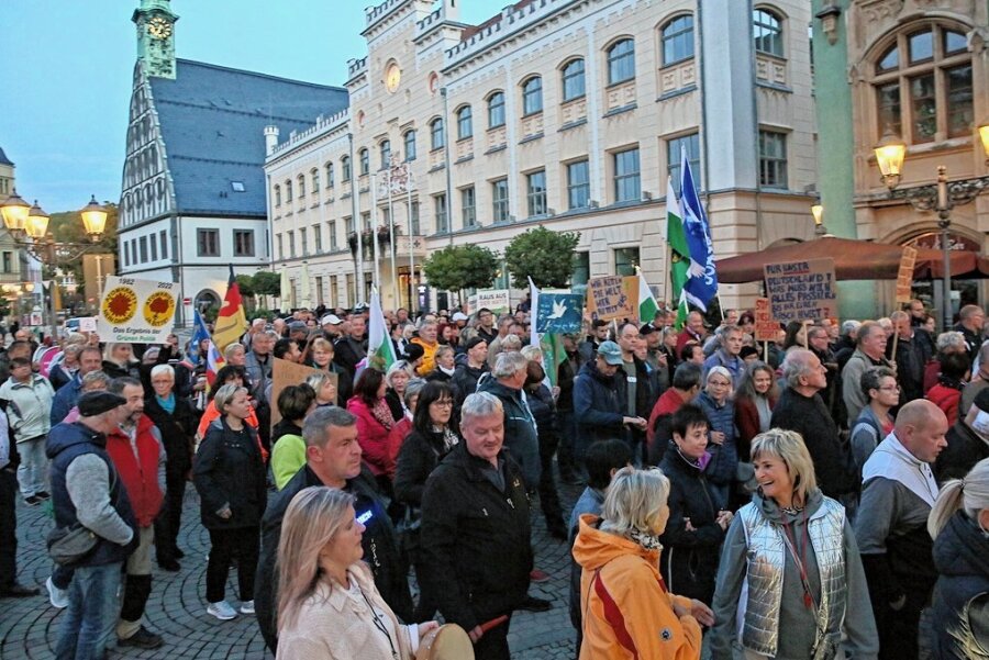 Zwickauer Protest-Veranstalter planen schon für Zeit nach dem Umsturz - Protestmarsch-Teilnehmer am Montagabend in Zwickau. 