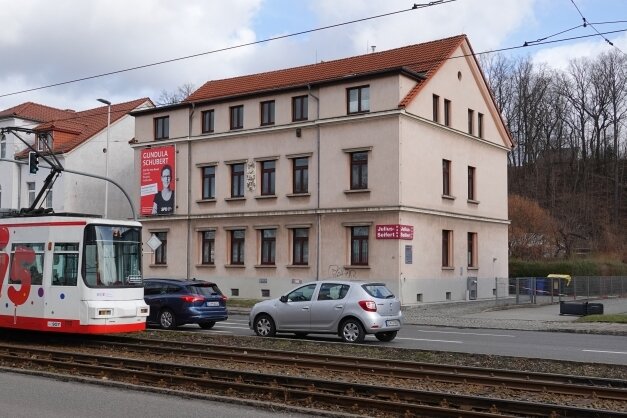 Im Julius-Seifert-Haus an der Talstraße 10a in Zwickau ist das Wahlkreisbüro von Carlos Kasper eingerichtet worden. 