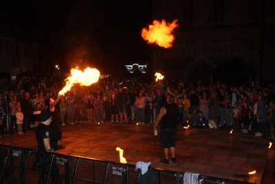 Zwickauer Stadtfest im Liveticker: Die Party geht weiter - Die Ignis Draconis Feuershow war am Freitag- und Samstagabend zu erleben.
