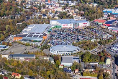 Zwickauer Stadthallenparkplatz bekommt Fotovoltaik-Anlage - Auf dem Stadthallenparkplatz ist die Errichtung einer Fotovoltaik-Anlage geplant.