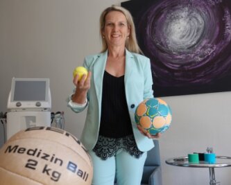 Zwickauer Tennisclub-Chefin übernimmt Auer Handballverein - Unternehmerin Kristin Schirbock kann die Dreifachbelastung aus ihrem Beruf als Physiotherapeutin und dem Vorsitz in einem Tennisclub sowie einem Handballverein gut vereinbaren. 