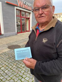 Zwickauer Weihnachtsbaum-Spender bekommt als "Dankeschön" von der Stadt ein Knöllchen - Horst Jenkner und sein "Dankeschön".