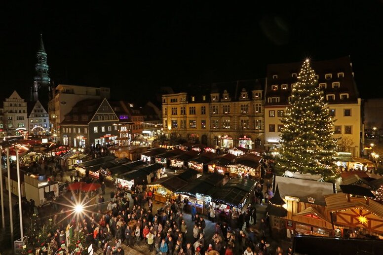 Zwickauer Weihnachtsmarkt eröffnet - 
