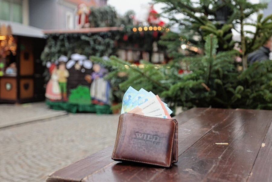 Zwickauer Weihnachtsmarkt: Schausteller müssen für Stände mehr zahlen - Die Gebühren für Händler auf dem Zwickauer Weihnachtsmarkt sind dieses Jahr gestiegen. 