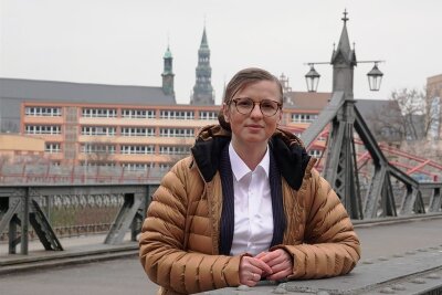 Zwickaus neue Baubürgermeisterin: Eine Frau mit Freude an Veränderung - Silvia Queck-Hänel auf der Paradiesbrücke. Alt- und Neubauten: All dies wird nun ihr Arbeitsleben begleiten. 
