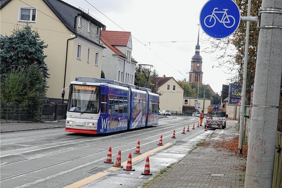 Zwickaus umstrittener Radweg: Stadt will Projekt verlängern - Vor einem Jahr wurde der Radweg entlang der Marienthaler Straße angelegt. 