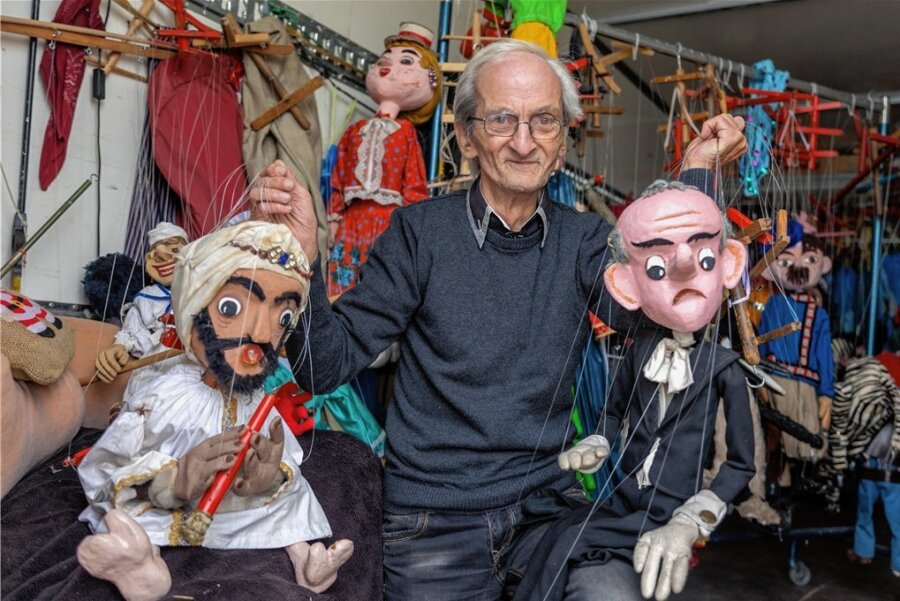 Zwischen Applaus und Absturz: Das Leben eines Lengenfelder Seiltänzers - Alfredo Traber trat zehn Jahre mit seinem "Prager Marionetten Circus" im Freizeitpark Plohn auf. 