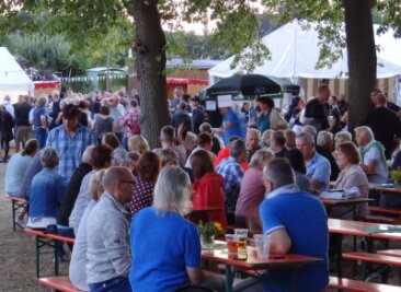 Zwischen Bier, Bowle und Gulaschkanone: Das Gartenfest im Nat-Nat lebt wieder - 